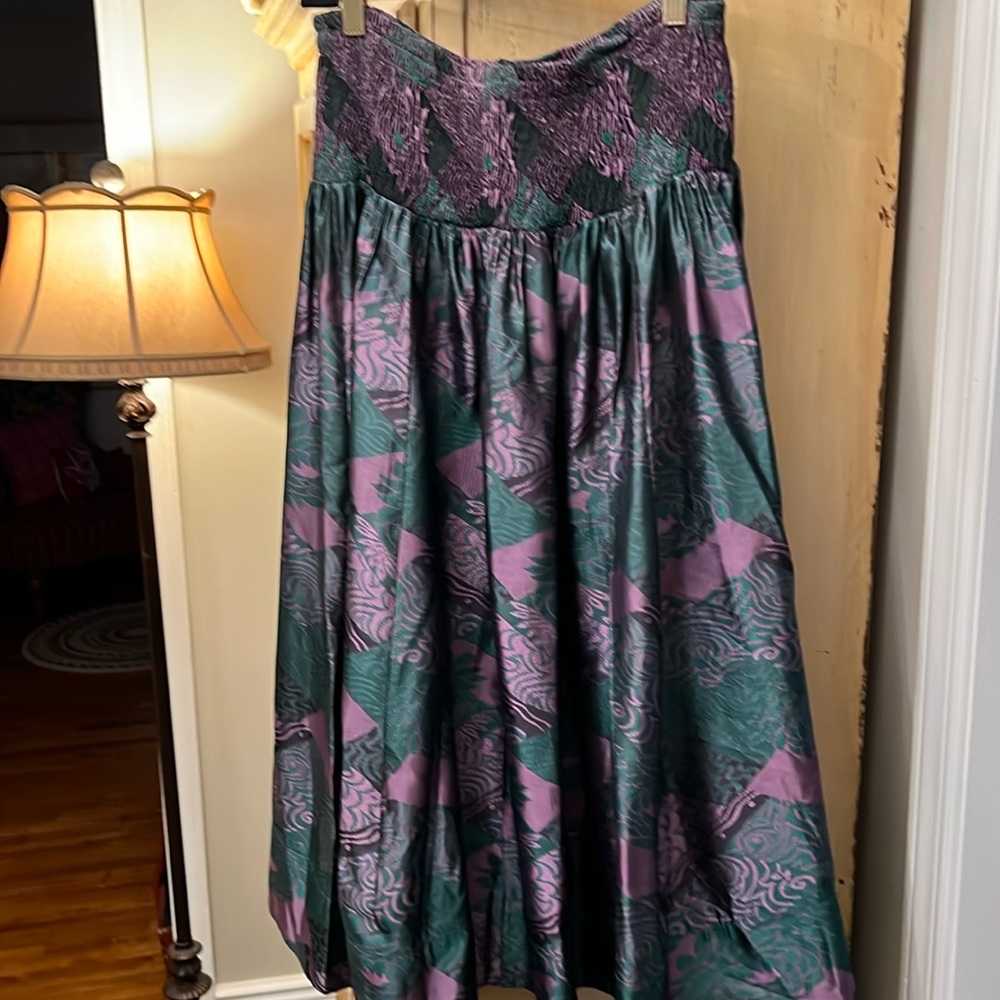 Skirt waistband is elastic colors purple &green. Skirt is below the knee midi - Picture 1 of 7